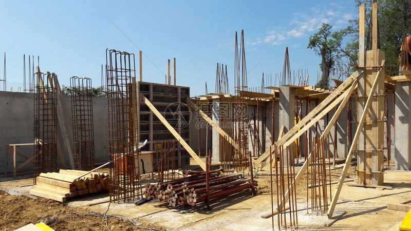 玻璃幕墙施工高空作业方案定制：安全与效率的平衡之道